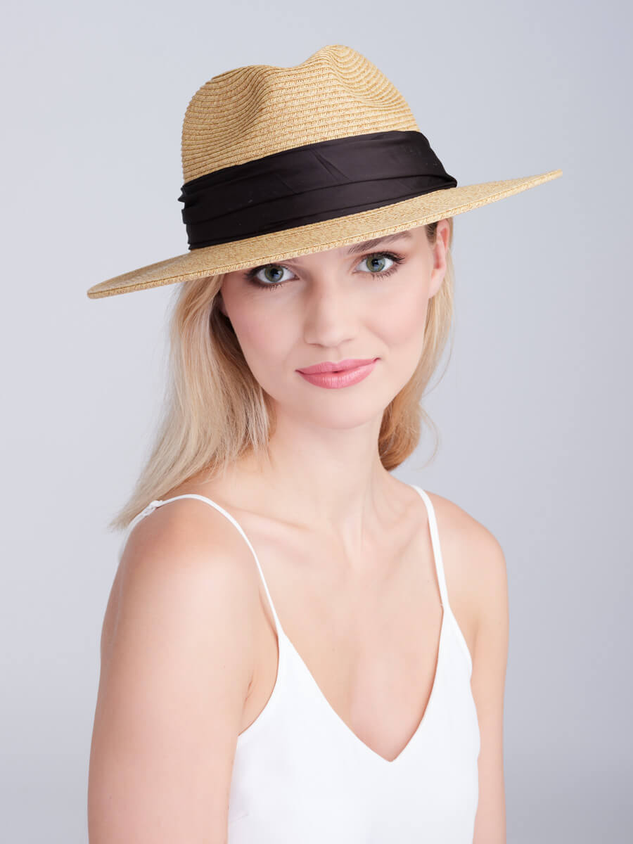 Pia Rossini Zina Hat in Tan/Black